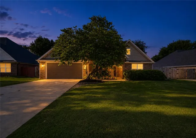 Photo 2 of Sale Pending at 4271 Ravenwood Ln, Springdale, AR 72762 | MLS# 1359250 | Listing updated on 2026-09-08