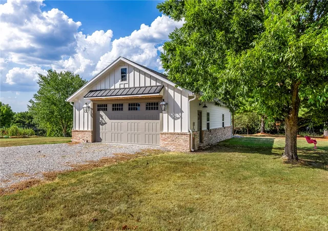 Photo 2 of Sale Pending at 14237 Rolling Hills Dr, Bentonville, AR 72712 | MLS# 1359334 | Listing updated on 2026-08-28