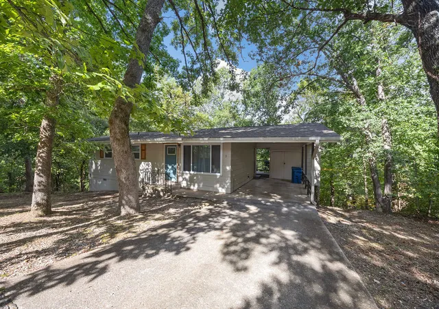 Photo 3 of Sale Pending at 5 Douglas Cir, Bella Vista, AR 72715 | MLS# 1359163 | Listing updated on 2026-08-29