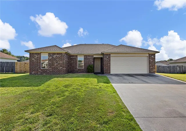 Photo 1 of Single family home for sale at 104 Country Oaks Dr, Dardanelle, AR 72834 | MLS# 1358605 | Listing updated on 2026-09-05