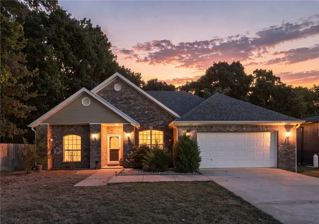 Photo 1 of Sale Pending at 13 Boxford Dr, Bella Vista, AR 72715 | MLS# 1359063 | Listing updated on 2026-09-08
