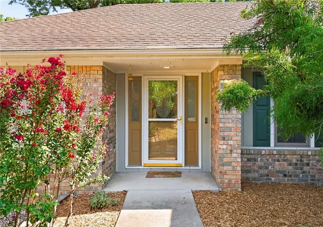 Photo 2 of Single family home for sale at 4 Dinton Cir, Bella Vista, AR 72714 | MLS# 1359212 | Listing updated on 2026-09-03