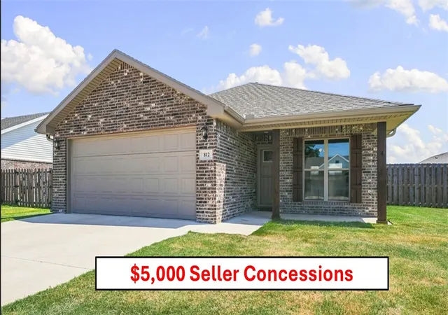 Photo 1 of Single family home for sale at 812 Robinson St, Pea Ridge, AR 72751 | MLS# 1359478 | Listing updated on 2026-09-09