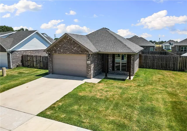 Photo 2 of Single family home for sale at 812 Robinson St, Pea Ridge, AR 72751 | MLS# 1359478 | Listing updated on 2026-09-09