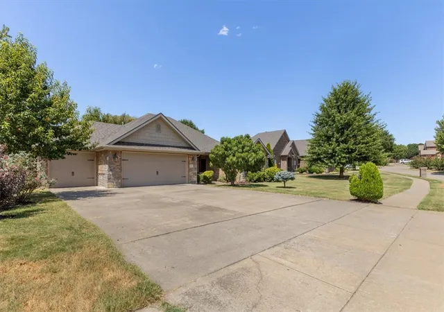 Photo 3 of Sale Pending at 11151 Club House Pkwy, Farmington, AR 72730 | MLS# 1359111 | Listing updated on 2026-10-07