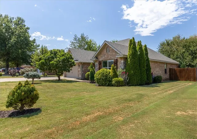 Photo 3 of Sale Pending at 11151 Club House Pkwy, Farmington, AR 72730 | MLS# 1359111 | Listing updated on 2026-10-07