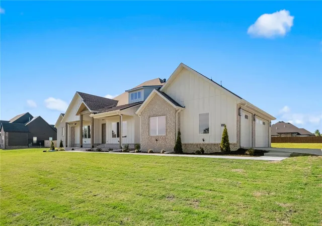 Photo 3 of Sale Pending at 561 Shooting Star Ln, Lowell, AR 72745 | MLS# 1359494 | Listing updated on 2026-09-13