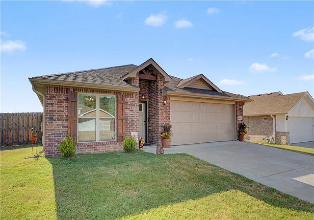 Photo 3 of Single family home for sale at 6011 Grant St, Bentonville, AR 72713 | MLS# 1359584 | Listing updated on 2026-09-13