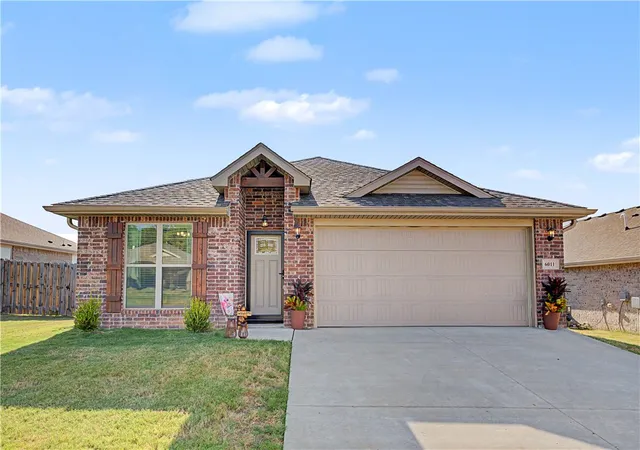 Photo 3 of Single family home for sale at 6011 Grant St, Bentonville, AR 72713 | MLS# 1359584 | Listing updated on 2026-10-06