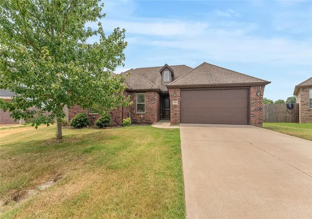 Photo 1 of Single family home for sale at 1022 Tarah Knolls Cir, Centerton, AR 72719 | MLS# 1359626 | Listing updated on 2026-09-11
