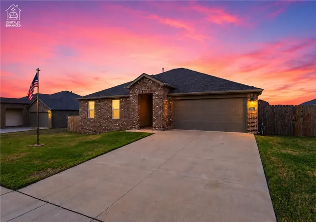 Photo 2 of Single family home for sale at 1002 Emerald St, Prairie Grove, AR 72753 | MLS# 1359615 | Listing updated on 2026-08-30
