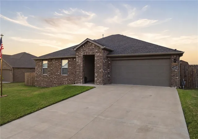 Photo 3 of Single family home for sale at 1002 Emerald St, Prairie Grove, AR 72753 | MLS# 1359615 | Listing updated on 2026-08-30