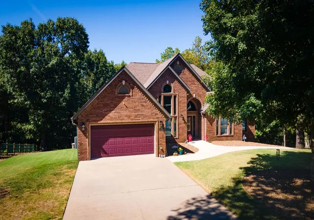 Photo 3 of Single family home for sale at 8115 Fairway Dr, Rogers, AR 72756 | MLS# 1359617 | Listing updated on 2026-10-15