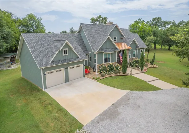 Photo 3 of Single family home for sale at 11159 Molly Ln, Neosho, MO 64850 | MLS# 1359666 | Listing updated on 2026-10-19