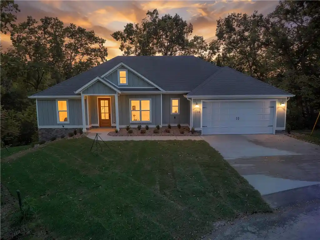 Photo 2 of Sale Pending at 20 Bankfoot Dr, Bella Vista, AR 72715 | MLS# 1359538 | Listing updated on 2026-10-28