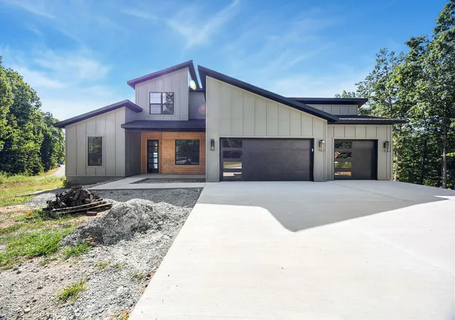 Photo 1 of Sale Pending at 48 Bedford Ln, Bella Vista, AR 72714 | MLS# 1359555 | Listing updated on 2026-09-14