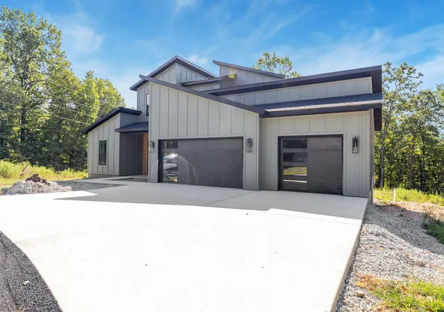 Photo 2 of Sale Pending at 48 Bedford Ln, Bella Vista, AR 72714 | MLS# 1359555 | Listing updated on 2026-09-14