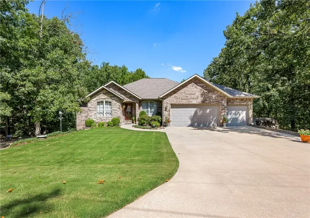 Photo 1 of Single family home for sale at 8 Barley Ln, Bella Vista, AR 72714 | MLS# 1359294 | Listing updated on 2026-09-04