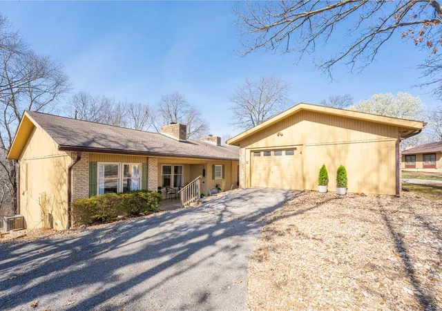 Photo 3 of Sale Pending at 4 Joanie Ln, Bella Vista, AR 72715 | MLS# 1359634 | Listing updated on 2026-09-14
