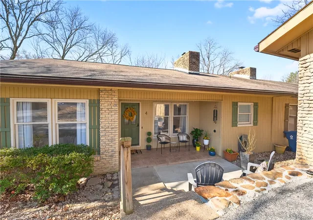 Photo 3 of Sale Pending at 4 Joanie Ln, Bella Vista, AR 72715 | MLS# 1359634 | Listing updated on 2026-09-14
