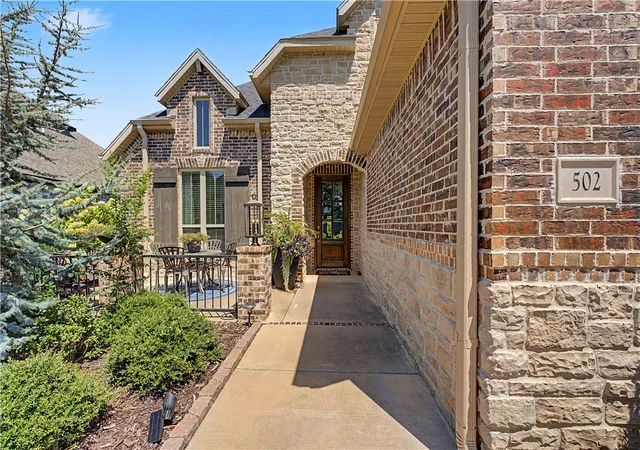 Photo 3 of Sale Pending at 502 Birkshire Rd, Cave Springs, AR 72718 | MLS# 1359705 | Listing updated on 2026-09-03