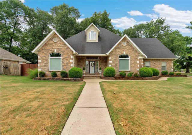 Photo 1 of Sale Pending at 611 Shady Acres Ln, Prairie Grove, AR 72753 | MLS# 1359708 | Listing updated on 2026-09-09