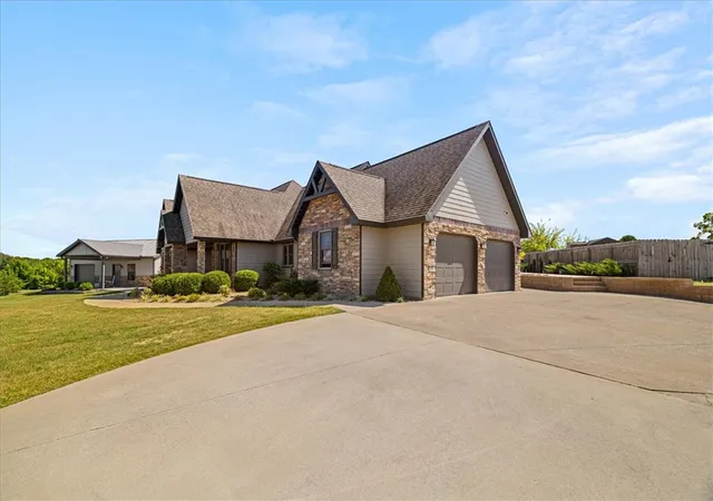 Photo 3 of Single family home for sale at 125 Doering Cir, Pea Ridge, AR 72751 | MLS# 1359611 | Listing updated on 2026-08-31