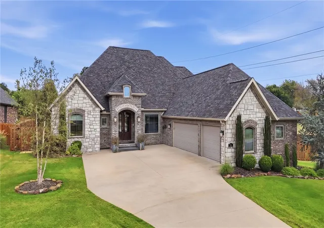 Photo 3 of Single family home for sale at 325 Angel Falls Ln, Springdale, AR 72762 | MLS# 1359640 | Listing updated on 2026-08-29