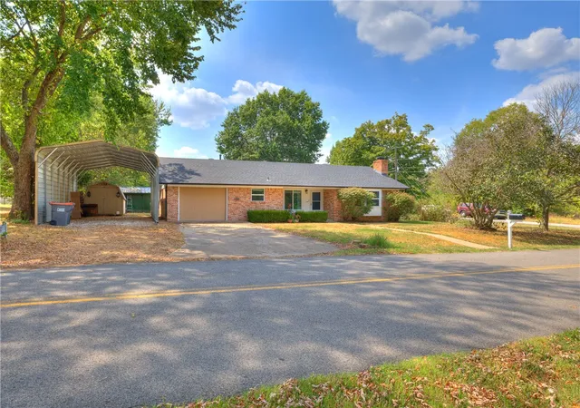 Photo 1 of Single family home for sale at 463 E Johnson Ave, Cave Springs, AR 72718 | MLS# 1359671 | Listing updated on 2026-08-29