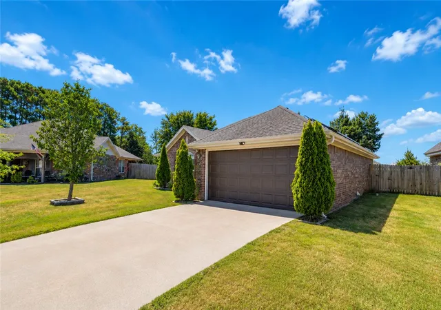 Photo 3 of Single family home for sale at 414 Summerwood Ct, Rogers, AR 72758 | MLS# 1359566 | Listing updated on 2026-09-14