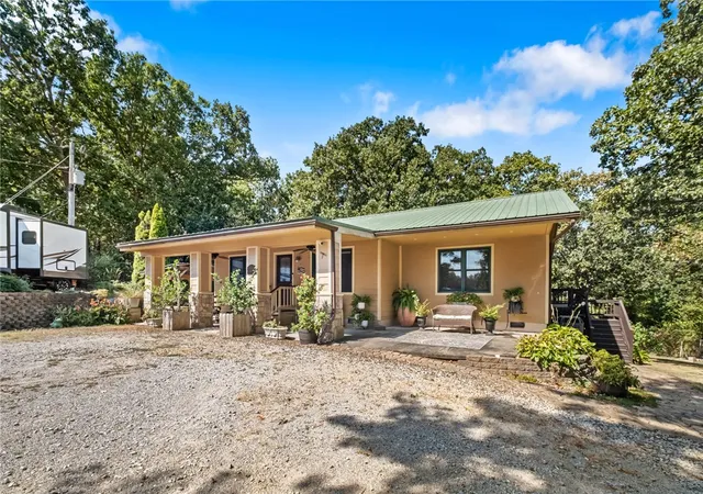 Photo 2 of Sale Pending at 2271 Mally Wagnon Rd, Fayetteville, AR 72701 | MLS# 1359720 | Listing updated on 2026-09-19
