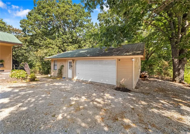 Photo 3 of Sale Pending at 2271 Mally Wagnon Rd, Fayetteville, AR 72701 | MLS# 1359720 | Listing updated on 2026-09-19