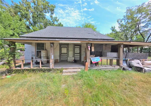 Photo 1 of Single family home for sale at 121 N Black Ave, Sulphur Springs, AR 72768 | MLS# 1359789 | Listing updated on 2026-09-14