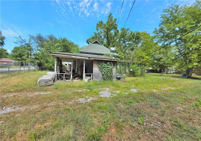 Photo 3 of Single family home for sale at 121 N Black Ave, Sulphur Springs, AR 72768 | MLS# 1359789 | Listing updated on 2026-09-14