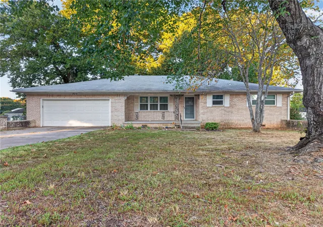 Single family home for sale at 824 Citrus St, Greenwood, AR 72936 | MLS# 1359820