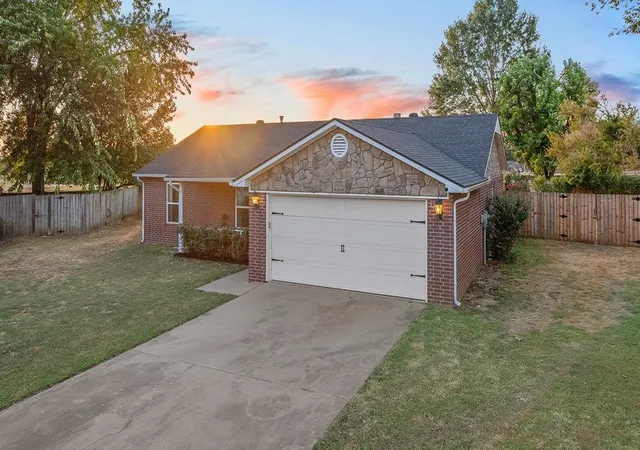 Photo 2 of Sale Pending at 3717 W Rozell St, Rogers, AR 72756 | MLS# 1359744 | Listing updated on 2026-09-03