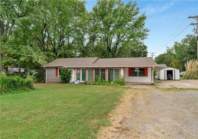 Single family home for sale at 11613 S Wedington Blacktop Rd, Lincoln, AR 72744 | MLS# 1359826