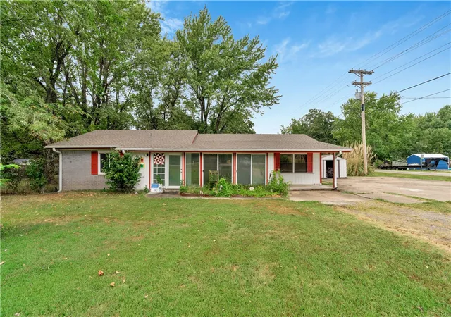 Photo 3 of Single family home for sale at 11613 S Wedington Blacktop Rd, Lincoln, AR 72744 | MLS# 1359826 | Listing updated on 2026-09-09