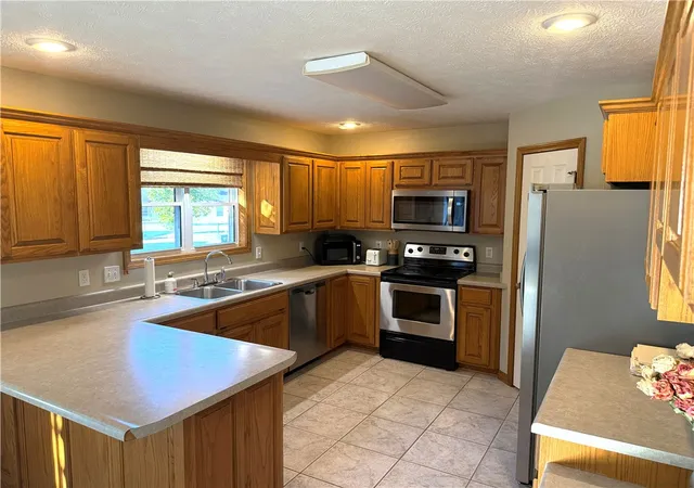 Photo 4 of Single family home for sale at 34 S Bandy Dr, Holiday Island, AR 72631 | MLS# 1359841 | Listing updated on 2026-09-09