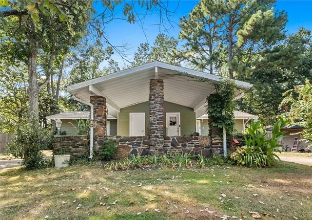 Photo 2 of Single family home for sale at 4 Garrison Ln, Bella Vista, AR 72714 | MLS# 1359353 | Listing updated on 2026-09-12