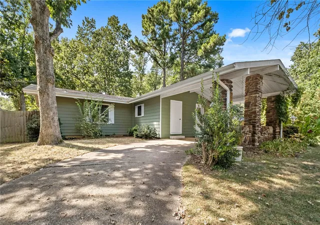 Photo 3 of Single family home for sale at 4 Garrison Ln, Bella Vista, AR 72714 | MLS# 1359353 | Listing updated on 2026-09-12