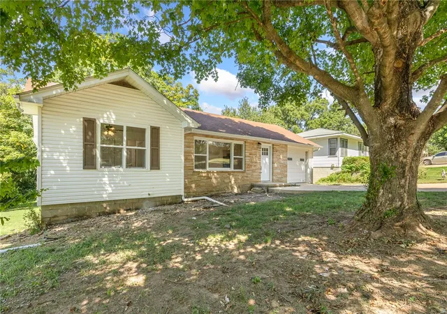 Photo 3 of Sale Pending at 816 Spruce St, Harrison, AR 72601 | MLS# 1359655 | Listing updated on 2026-09-04
