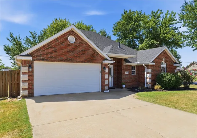 Photo 3 of Single family home for sale at 6000 S 39th Pl, Rogers, AR 72758 | MLS# 1359862 | Listing updated on 2026-10-06