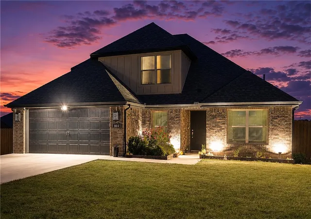 Photo 1 of Single family home for sale at 804 W Shane Ct, Siloam Springs, AR 72761 | MLS# 1359556 | Listing updated on 2026-08-30