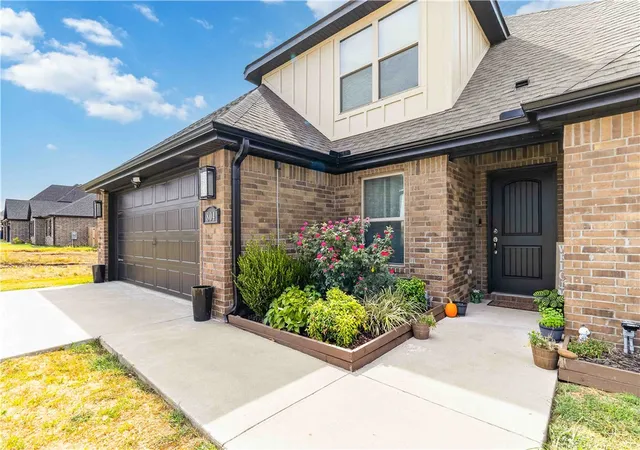 Photo 4 of Single family home for sale at 804 W Shane Ct, Siloam Springs, AR 72761 | MLS# 1359556 | Listing updated on 2026-08-30