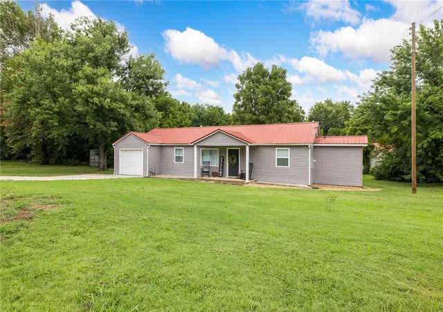 Photo 2 of Single family home for sale at 3216 Salmon Ln, Harrison, AR 72601 | MLS# 1360065 | Listing updated on 2026-10-05