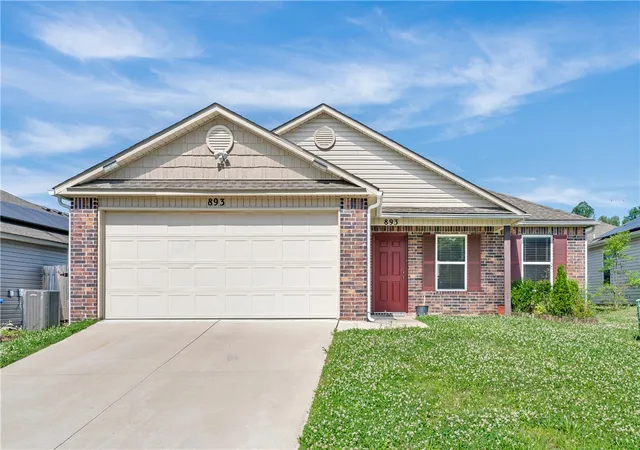 Photo 1 of Single family home for sale at 893 S Kingfisher Ln, Fayetteville, AR 72701 | MLS# 1359980 | Listing updated on 2026-09-10
