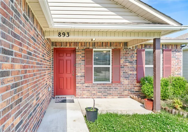 Photo 2 of Single family home for sale at 893 S Kingfisher Ln, Fayetteville, AR 72701 | MLS# 1359980 | Listing updated on 2026-09-10