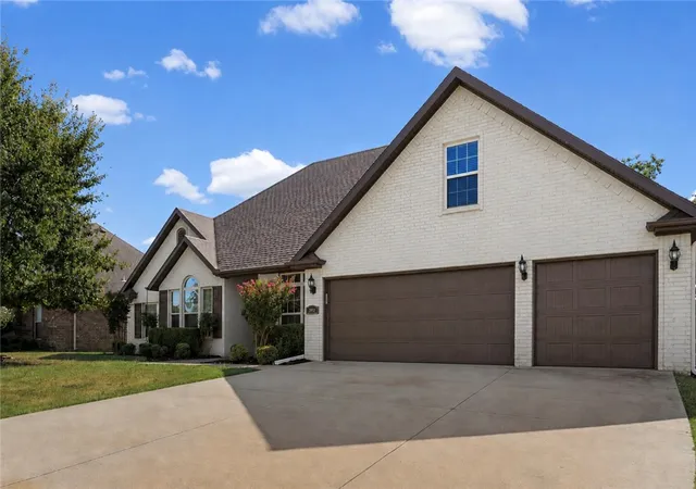 Photo 3 of Single family home for sale at 3953 Spyglass Hill Dr, Fayetteville, AR 72701 | MLS# 1359929 | Listing updated on 2026-09-24