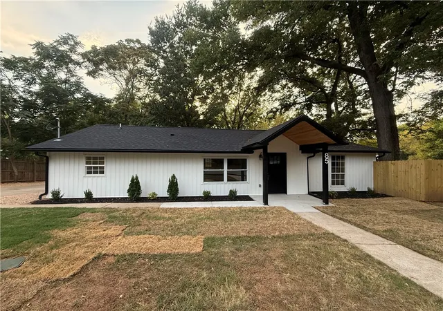 Photo 2 of Single family home for sale at 85 Bois D Arc St, Farmington, AR 72730 | MLS# 1360011 | Listing updated on 2026-08-31